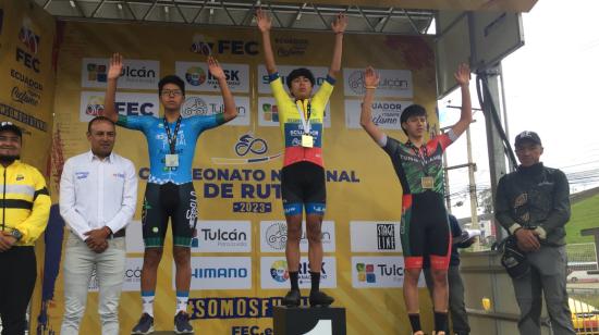 Mateo Ramírez, en el podio del campeonato nacional de ruta, el 12 de febreo de 2023.