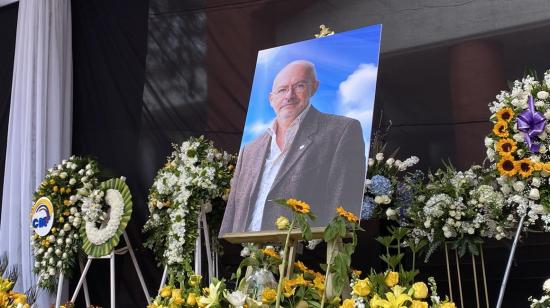 Imagen de la ceremonia en honor a la memoria de Santiago Gangotena, en la Universidad San Francisco de Quito.
