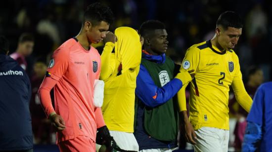 Los jugadores de Ecuador se lamenta, después del empate ante Venezuela, el 23 de abril de 2023, en la última fecha del Sudamericano Sub 17. 