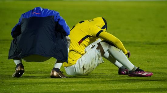 Jairo Reyes se lamenta luego del empate de Ecaudor ante Venezuela en el Sudamericano Sub 17, el 23 de abril de 2023.