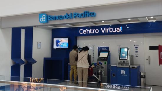 Agencia virtual de Banco del Pacífico, en un centro comercial de Quito, febrero de 2023.