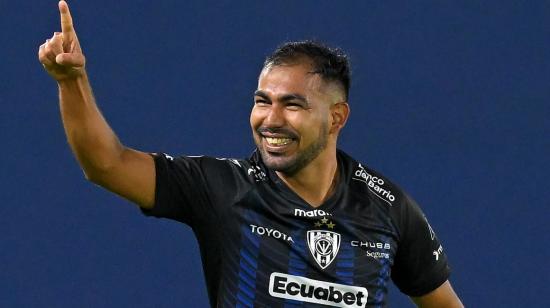 Junior Sornoza celebra su gol ante Liverpool de Uruguay por la Copa Libertadores, el 19 de abril de 2023.