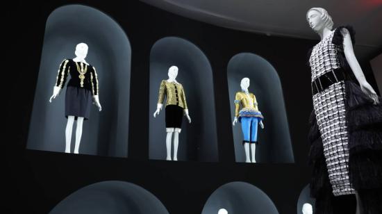 Piezas del diseñador Karl Lagerfeld en el MET, el 1 de mayo de 2023. 