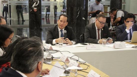 El ministro de Gobierno, Henry Cucalón, en la Asamblea Nacional en abril de 2023.