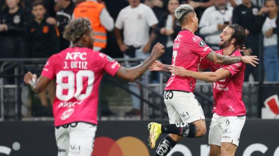 Lautaro Díaz festeja su gol en el partido de Independiente del Valle ante Corinthians por la Copa Libertadores, el 2 de mayo de 2023.