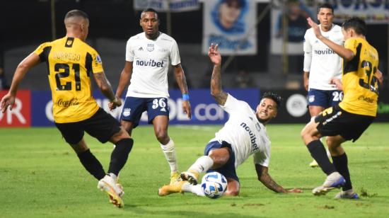 Aníbal Leguizamon, de Emelec, en el partido ante Guaraní por la Copa Sudamericana en Asunción, el 3 de mayo de 2023.