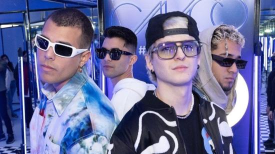 El ecuatoriano Christopher Vélez (de negro) hace parte de la banda CNCO, que se despide de los escenarios.