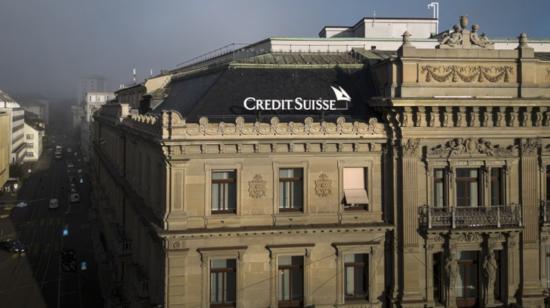 Fachada del banco Credit Suisse en Suiza.