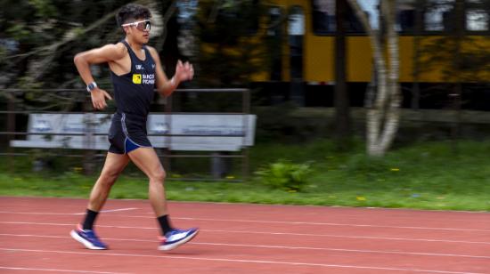 Jhonatan Amores, durante un entrenamiento en Quito, en abril de 2023. 