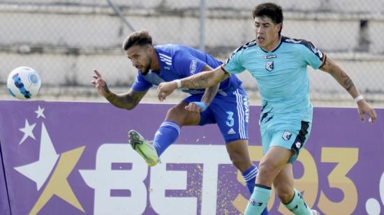 Caín Fara, de Emelec, en el partido ante Cumbayá en Latacunga, el 7 de mayo de 2023.