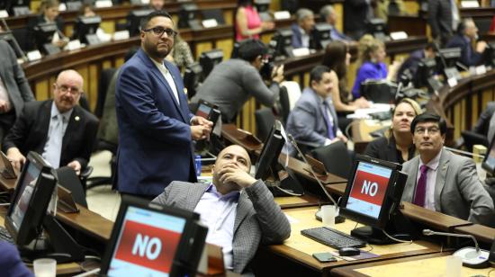 Asambleístas de la bancada oficialista BAN, durante la sesión para decidir sobre el juicio político a Guillermo Lasso, este 9 de mayo de 2023.