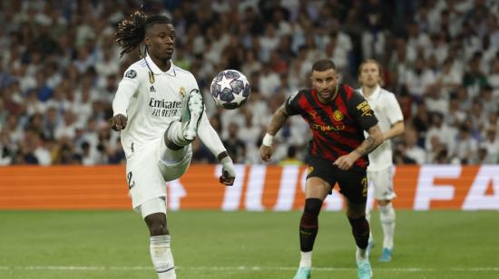 Eduardo Camavinga, del Real Madrid, controla una pelota en el partido ante el Manchester City, el 9 de mayo de 2023.