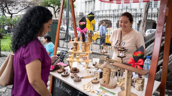 Imagen referencial de emprendedores en una feria organizada por el Municipio de Guayaquil, abril de 2023.