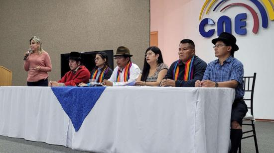 En el medio, Guillermo Churuchumbi en el CNE, en mayo de 2023. 