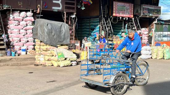 Venta de alimentos en el Mercado Mayorista de Quito, en julio de 2022. 