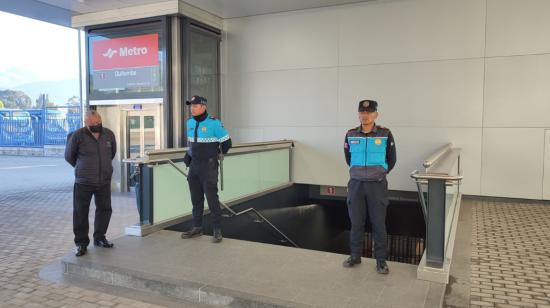 La estación Quitumbe amaneció cerrada este 12 de mayo tras la suspensión de la operación del Metro de Quito.