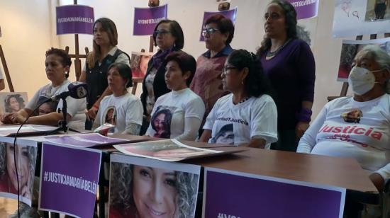 Elizabet Otavalo, junto a colectivos feministas, durante una rueda de prensa, el 12 de mayo de 2023.