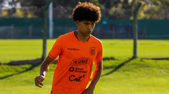 Jugador de la selección de Ecuador Sub 20 durante el entrenamiento del 16 de mayo de 2023, en San Juan.