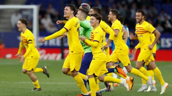 Los jugadores del FC Barcelona celebran proclamarse campeones de la Liga tras ganar al Espanyol, el 14 de mayo de 2023.