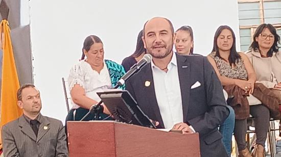 Juan Cristóbal Lloret durante su posesión como prefecto de Azuay, el 15 de mayo de 2023.