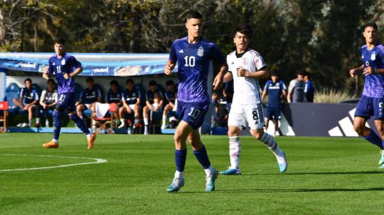 El jugador argentino Valentín Carboni, durante un partido amistoso ante Japón, en Buenos Aires, el 15 de mayo de 2023.