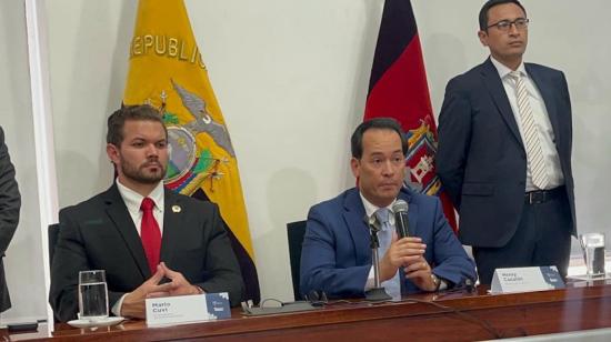 El ministro de Gobierno, Henry Cucalón, durante una rueda de prensa ofrecida el 17 de mayo de 2023.