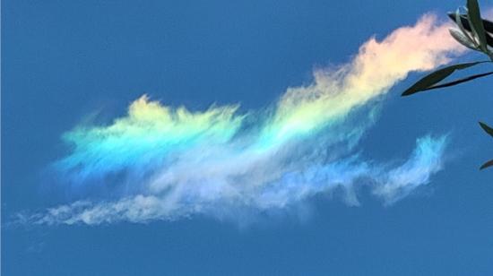 Vista frontal de las nubes iridiscentes en Quito, el 18 de mayo de 2023. 