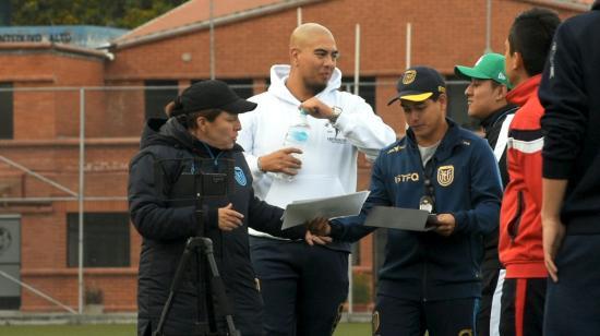 Un grupo de entrenadores se capacita en las instalaciones del ISTFQ, en Quito. 