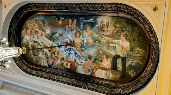 Parte del mural "Apoteosis de Guayaquil" que retrata a Jaime Nebot y León Febres Cordero en el Salón principal del Palacio Municipal de Guayaquil. 