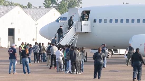 Vuelo de remoción de migrantes ecuatorianos desde Estados Unidos, del 18 de mayo de 2023.