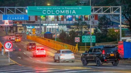 Imagen referencial de vehículos en la frontera entre Ecuador y Colombia. 