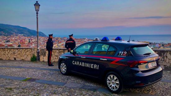 Imagen referencial. Dos policías de unidad de carabineros de Italia. 