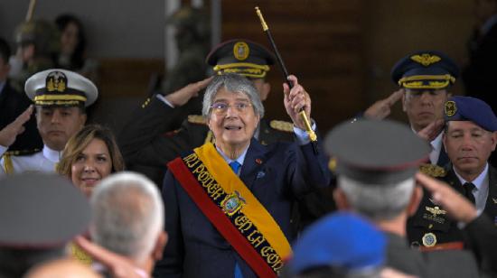 El presidente Guillermo Lasso, junto a su esposa, María de Lourdes Alcívar, sale de la Plataforma de Quitumbe, tras el Informe a la Nación, el 24 de mayo de 2023.