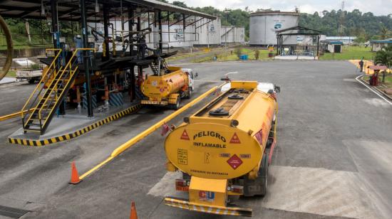 Despacho de gasolinas y diésel en la Terminal de Santo Domingo de Petroecuador, el 9 de enero de 2021.