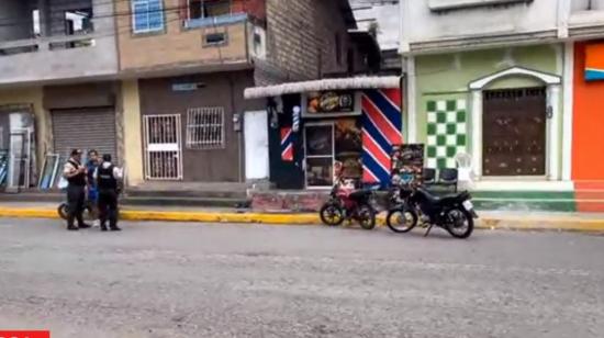 La Policía acudió a la barbería de El Oro en que se produjo un caso de sicariato.