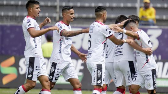 Los jugadores del Deportivo Cuenca festejan el triunfo sobre Aucas, el 28 de mayo de 2023. 