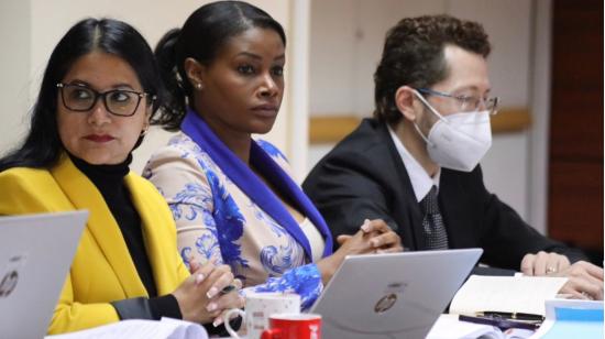 La fiscal Diana Salazar (centro) durante una audiencia en la Corte Nacional de Justicia, en Quito, el 16 de mayo de 2023. 