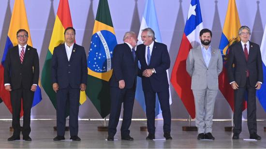 Los mandatarios de América del Sur posan para la foto oficial de la cumbre en el Palácio del Itamaraty, el 30 de mayo de 2023, en Brasilia.