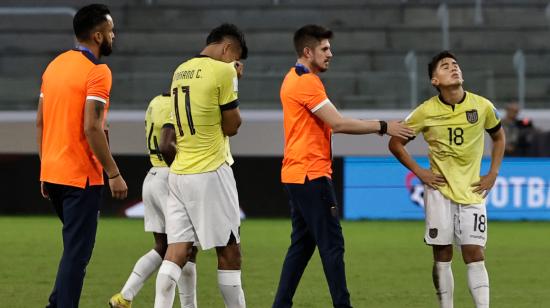 Los jugadores de Ecuador se lamentan tras la derrota ante Corea del Sur en el Mundial Sub 20, el 1 de junio de 2023.