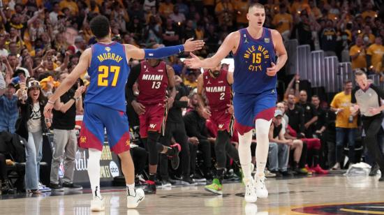 Jamal Murray y Nikola Jokic, los jugadores más destacados en la primera final entre Denver Nuggets y Miami Heat, el 2 de junio de 2023. 