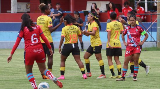 Las jugadoras de Barcelona celebran uno de los goles del club ante El Nacional por la Superliga femenina, el 2 de junio de 2023.