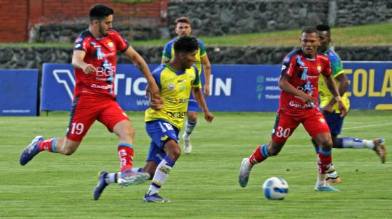 Ronie Carrillo, durante el partido de El Nacional ante Gualaceo, el 4 de junio de 2023.