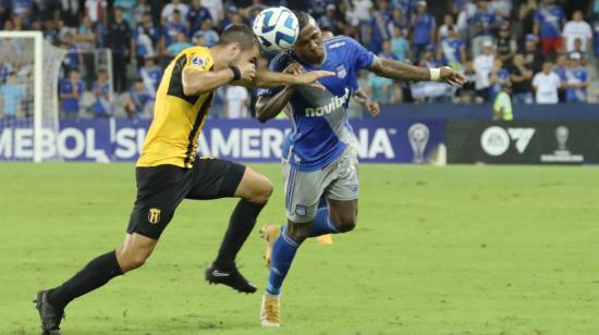 Miller Bolaños, durante el partido de Emelec ante Guaraní por la Copa Sudamericana, el 7 de junio de 2023.