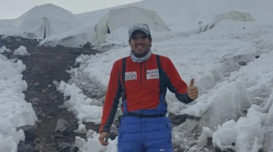 Santiago Quintero durante un ascenso al Chimborazo, el 12 de enero de 2022.