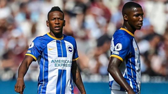 Pervis Estupiñán y Moisés Caicedo, jugando con el Brighton.