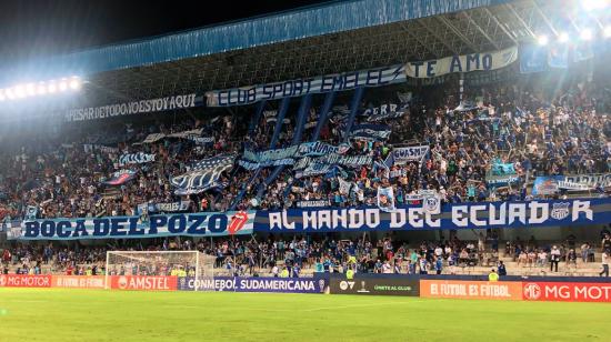 Hinchada del club Emelec, en el estadio de fútbol George Capwell, en Guayaquil, el 7 de junio de 2023. 