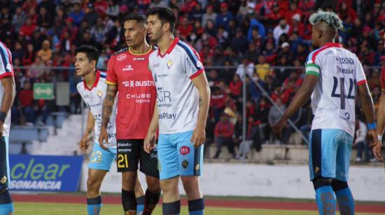 Los jugadores de Deportivo Cuenca y El Nacional durante la Fecha 14 de la LigaPro, el 10 de junio de 2023.