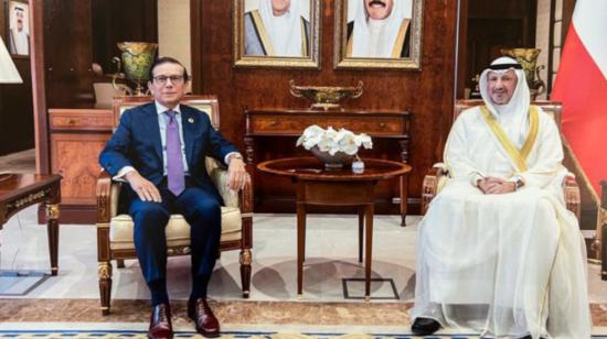 El embajador de Ecuador en Qatar, Pascual del Cioppo, se reunió con el primer ministro y titular de Relaciones Exteriores del Estado de Kuwait, Jeque Salem Abdullah Al Jaber Al Sabah, en la ciudad de Kuwait. 