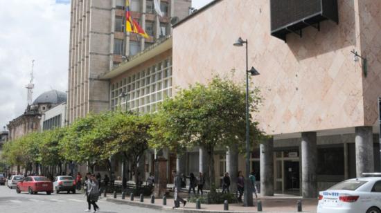 Edificio del Municipio de Cuenca, en la calle Sucre y Benigno Malo.