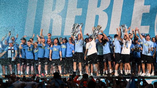 Los jugadores del Manchester City festejan el título de la Champions, el lunes 12 de junio de 2023.